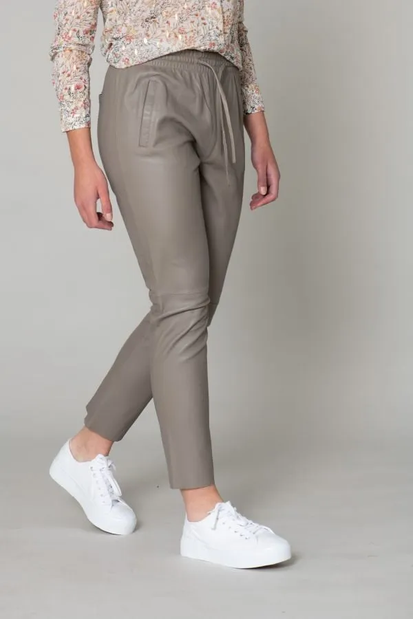 Pantalon Mujeres Oakwood Gift Mastic 518