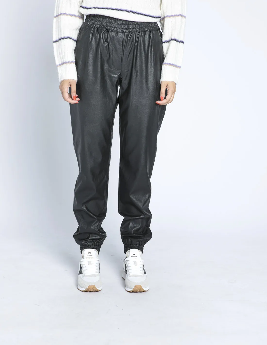 PANTALON NEGRO POLIPIEL ESONI BYOUNG