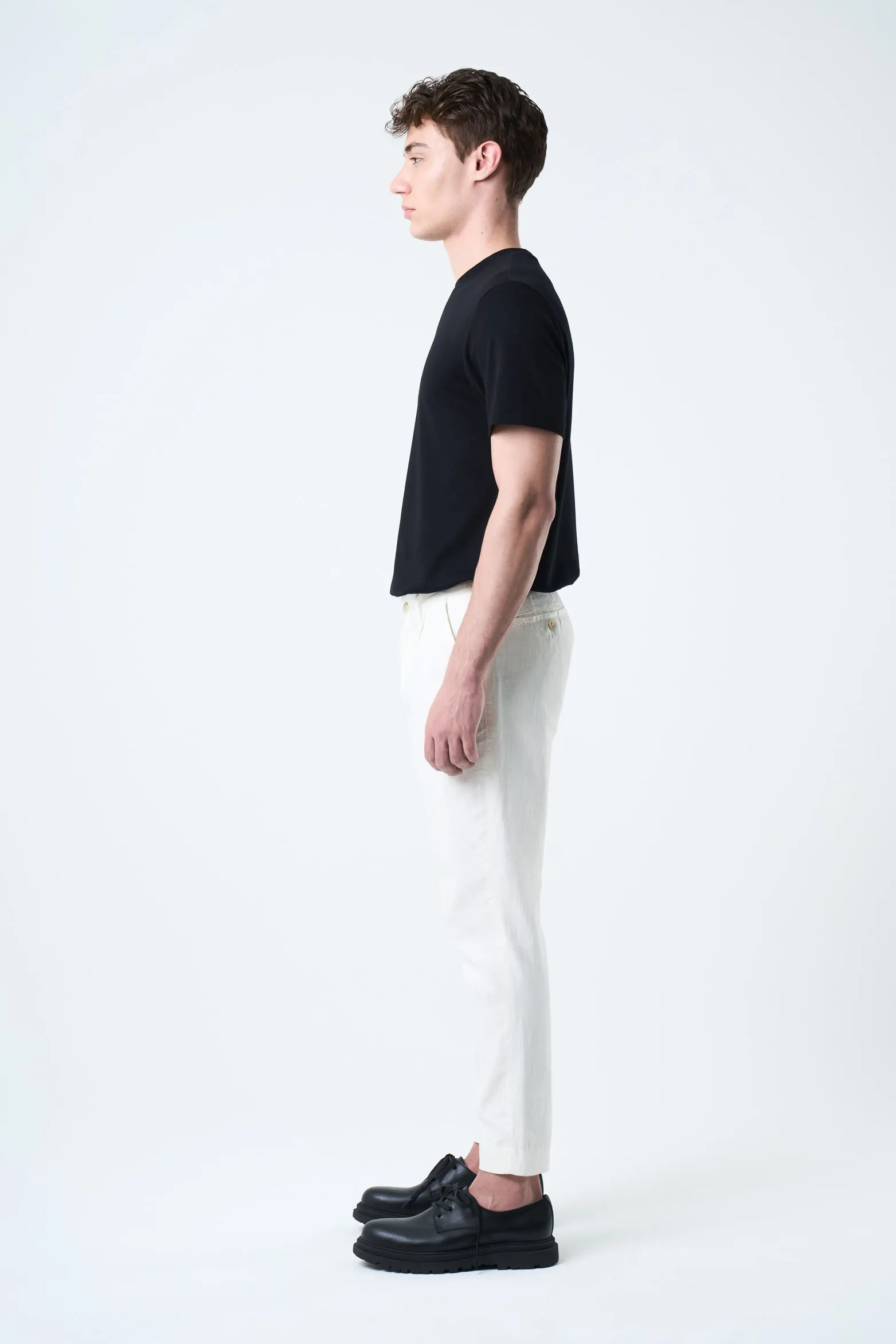 Pantalón aron en lino para hombre ribete cuero