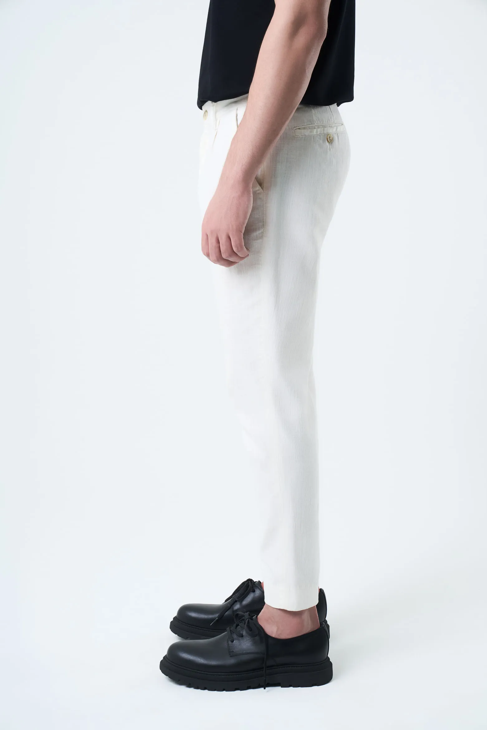 Pantalón aron en lino para hombre ribete cuero