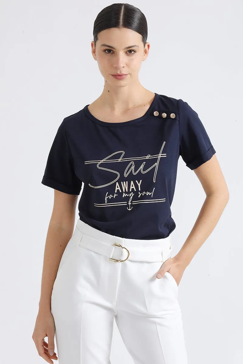 POLERA TEXTO, Y BOTON MARINERO AZUL MARINO