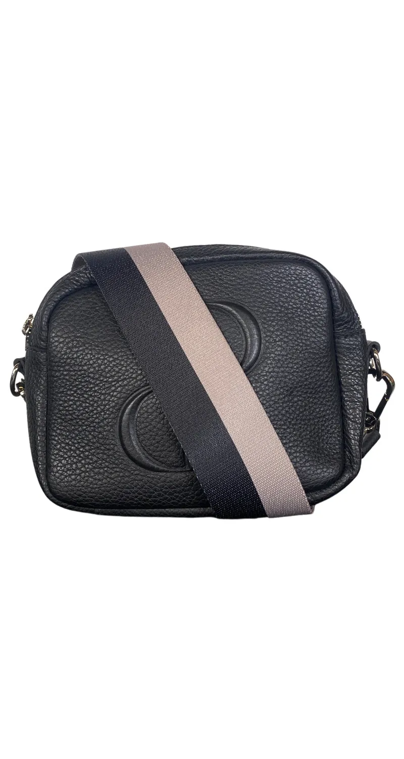 PRÜNE Bandolera Negra Cuero