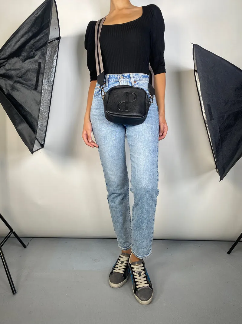 PRÜNE Bandolera Negra Cuero
