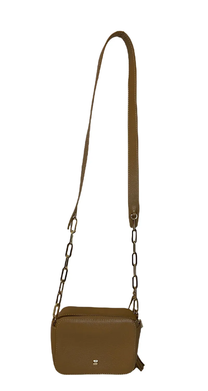 PURIFICACIÓN GARCÍA Bandolera Cuero Camel Cadenas
