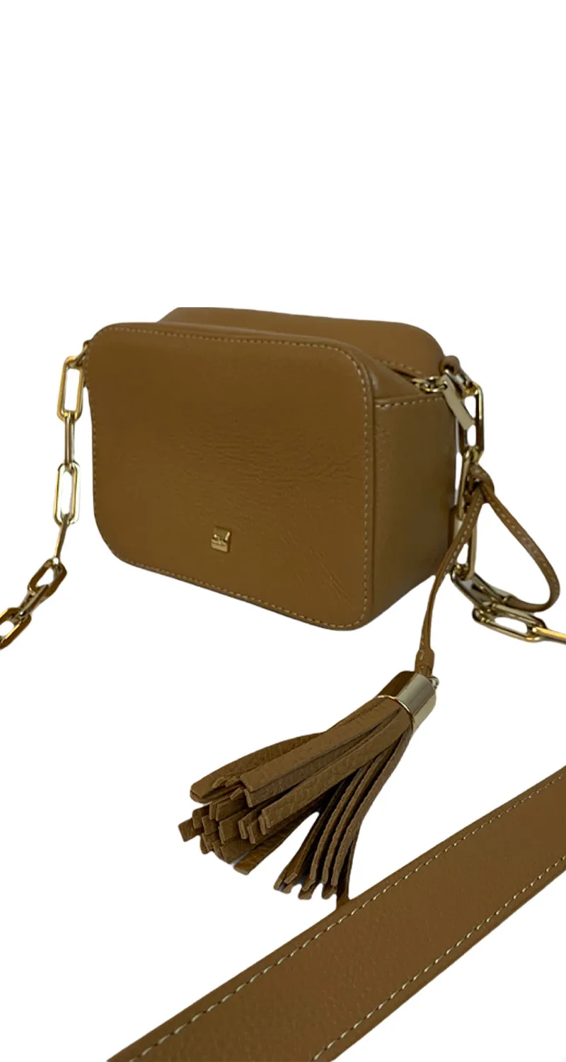 PURIFICACIÓN GARCÍA Bandolera Cuero Camel Cadenas