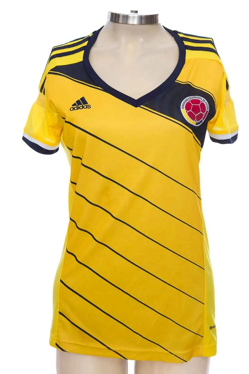 ROPA DEPORTIVA / SALIDA DE BAñO COLOR AMARILLO  CLOSEANDO