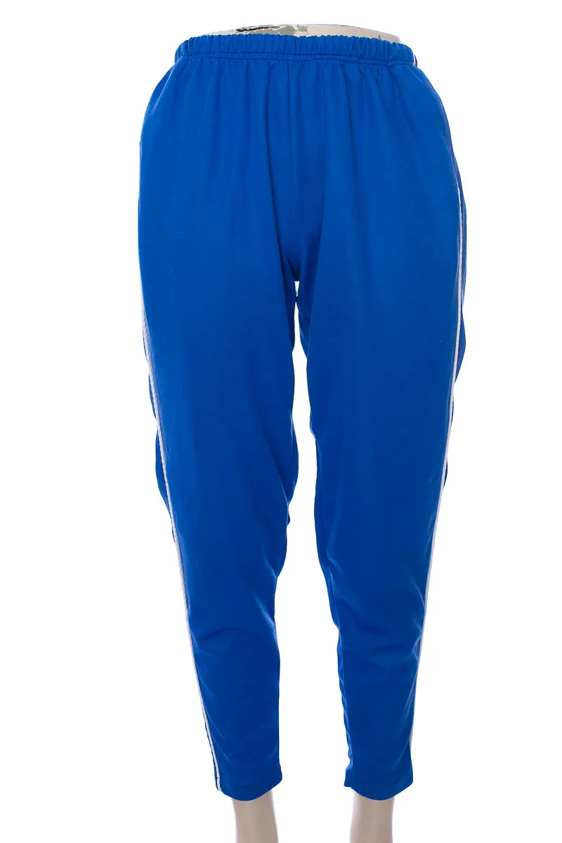 ROPA DEPORTIVA / SALIDA DE BAñO COLOR AZUL  CLOSEANDO