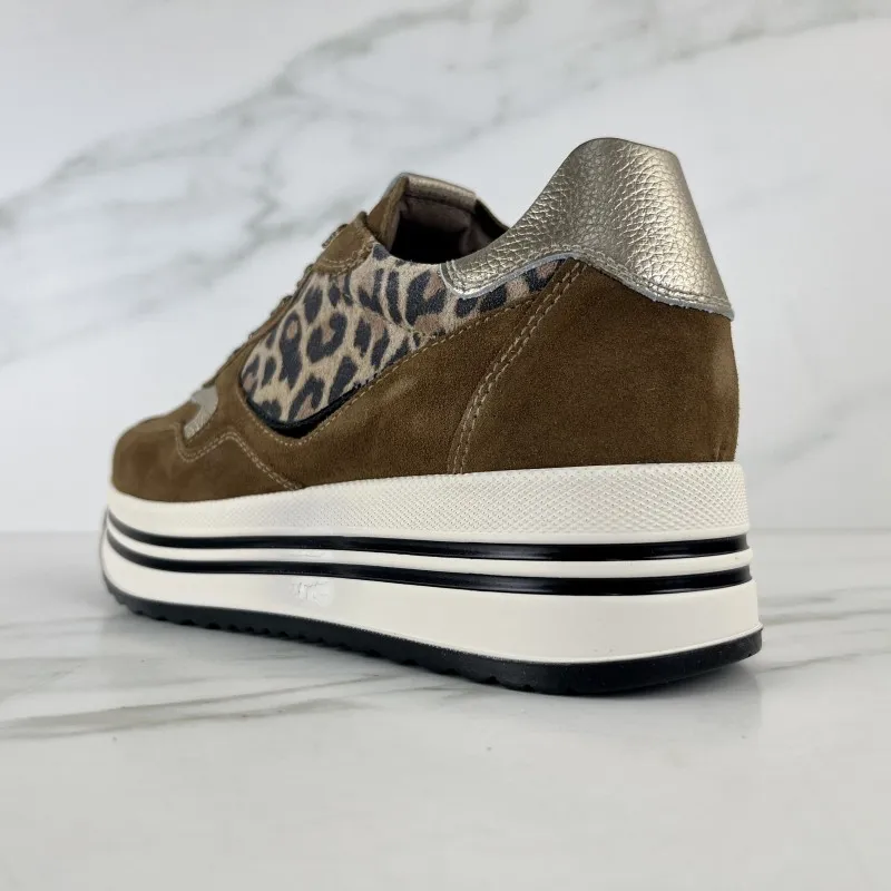 SNEAKER plataforma cuero leo