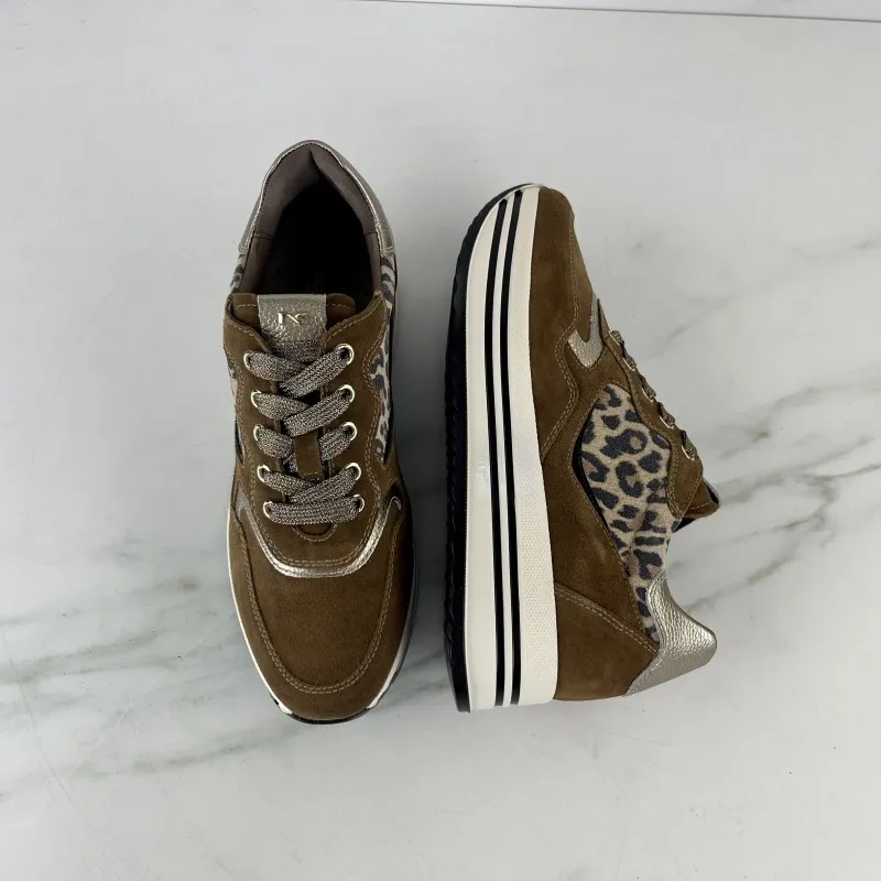SNEAKER plataforma cuero leo