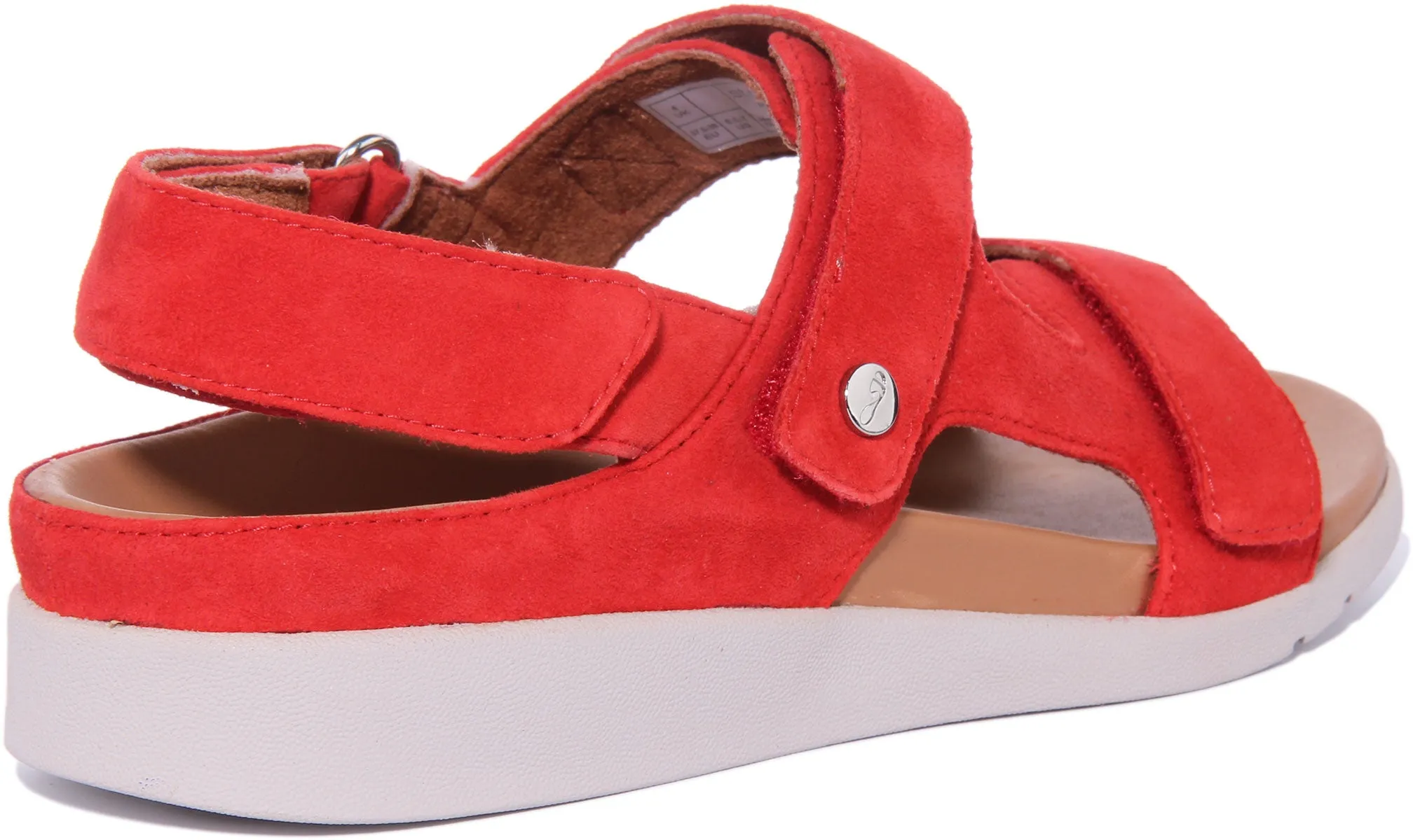 Strive Aruba Sandalia de cuero con tres correas ajustables para mujer en almendra