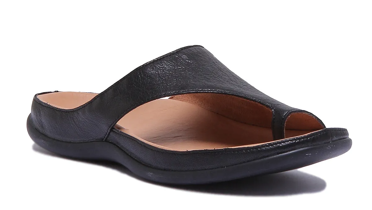 Strive Capri Sandalia de cuero con lazo en el dedo del pie para mujer en serpiente