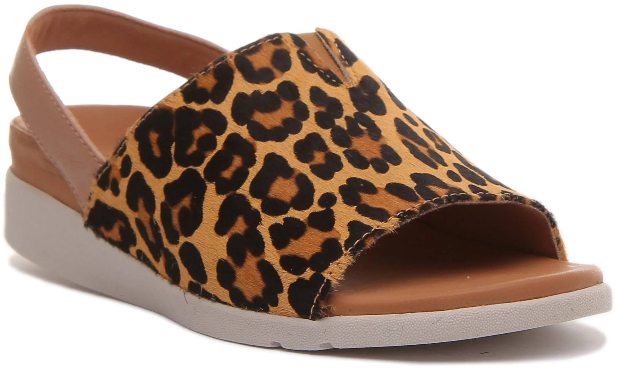 Strive Mara Sandalia con tira de cuero elevada para mujer en leopardo