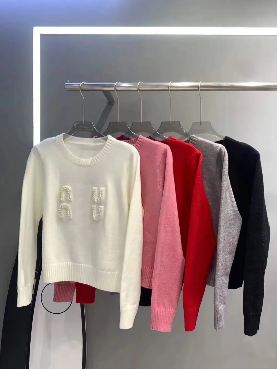 Sweaters de jersey de diseñador Mujeres Sweater Knit Sweter Fashion Mujer Femenina Outumn Winter Clothing Ladies White Flow Long