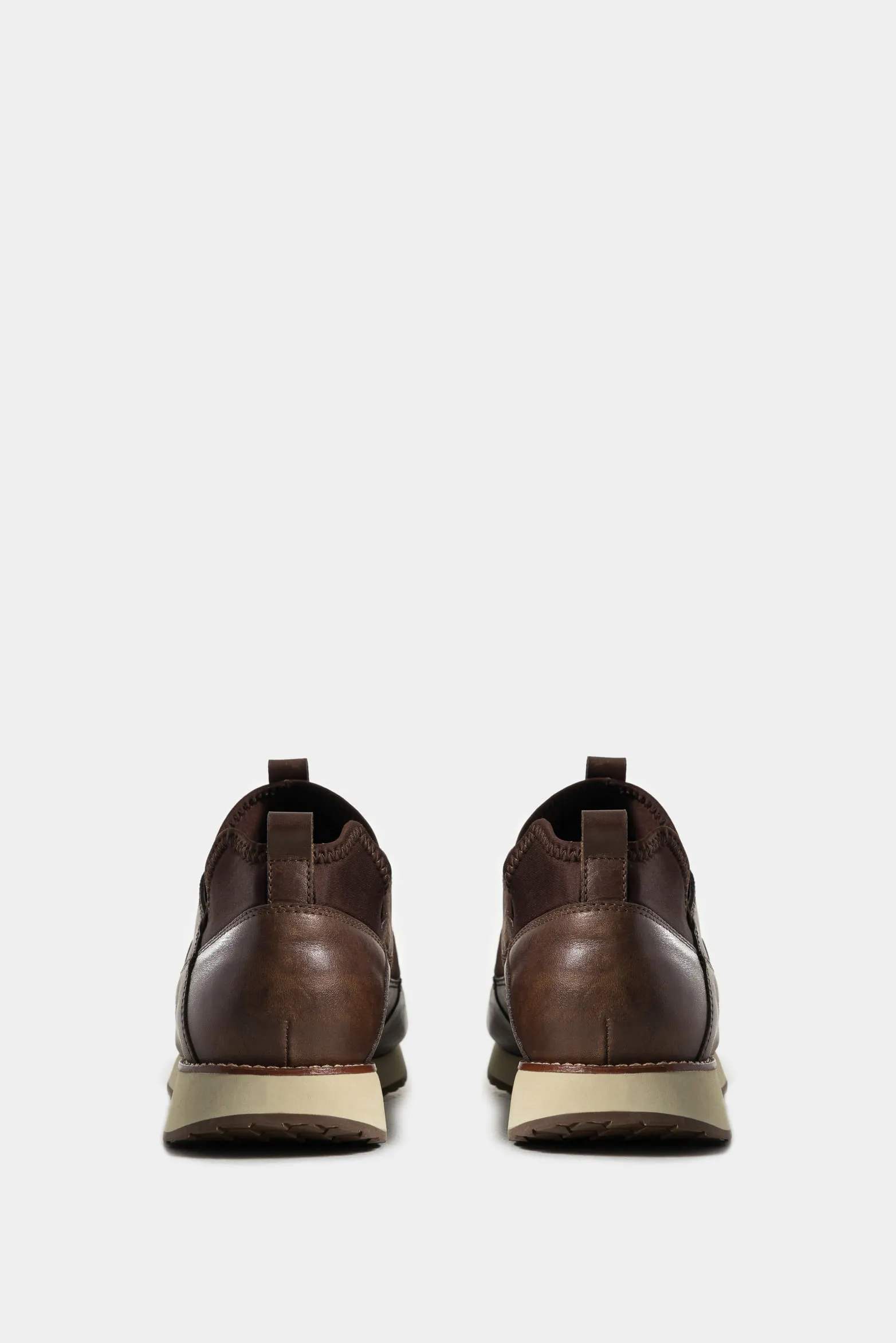 Tenis neo 2 de cuero para hombre con perforaciones láser