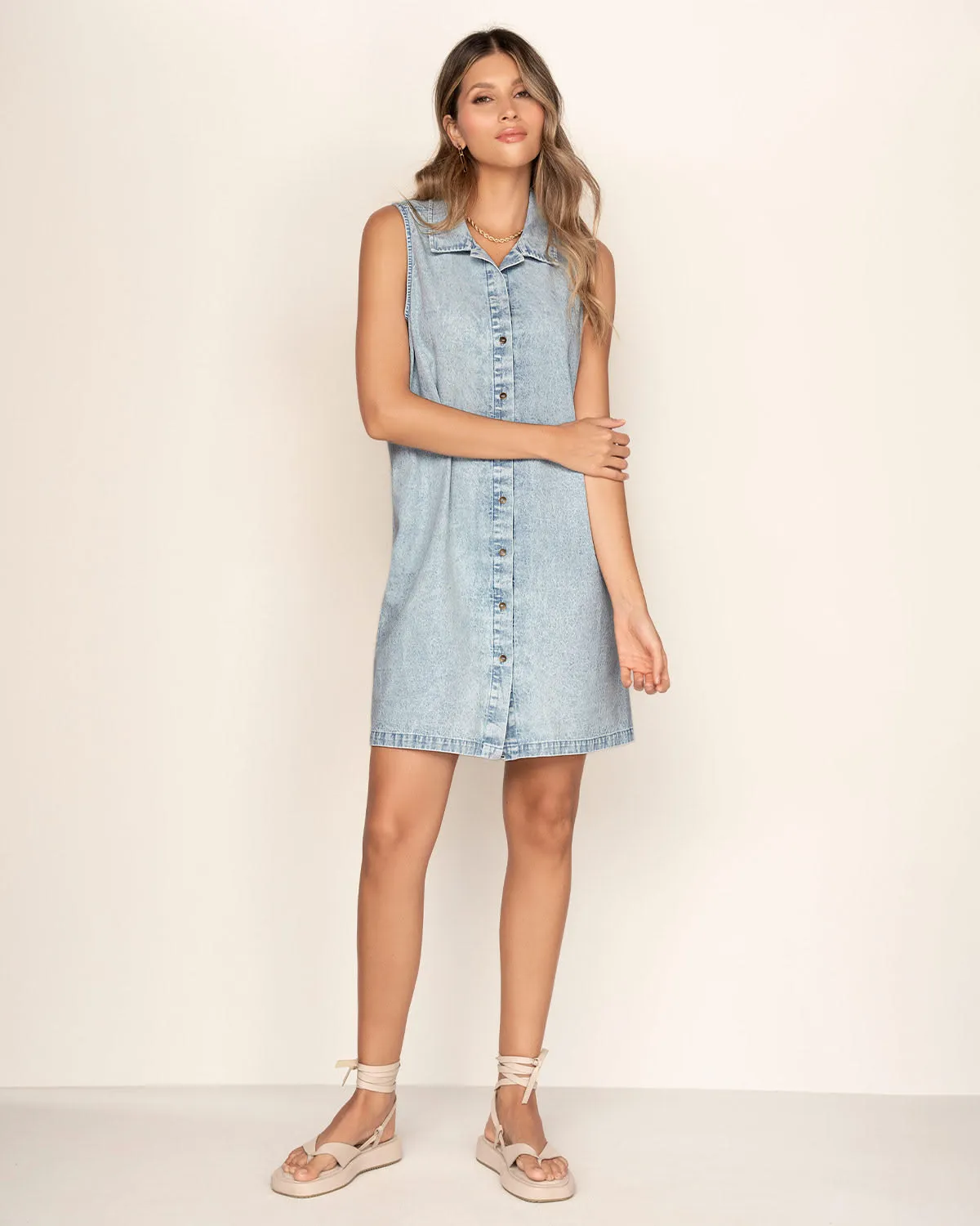 Vestido corto manga sisa con perilla funcional