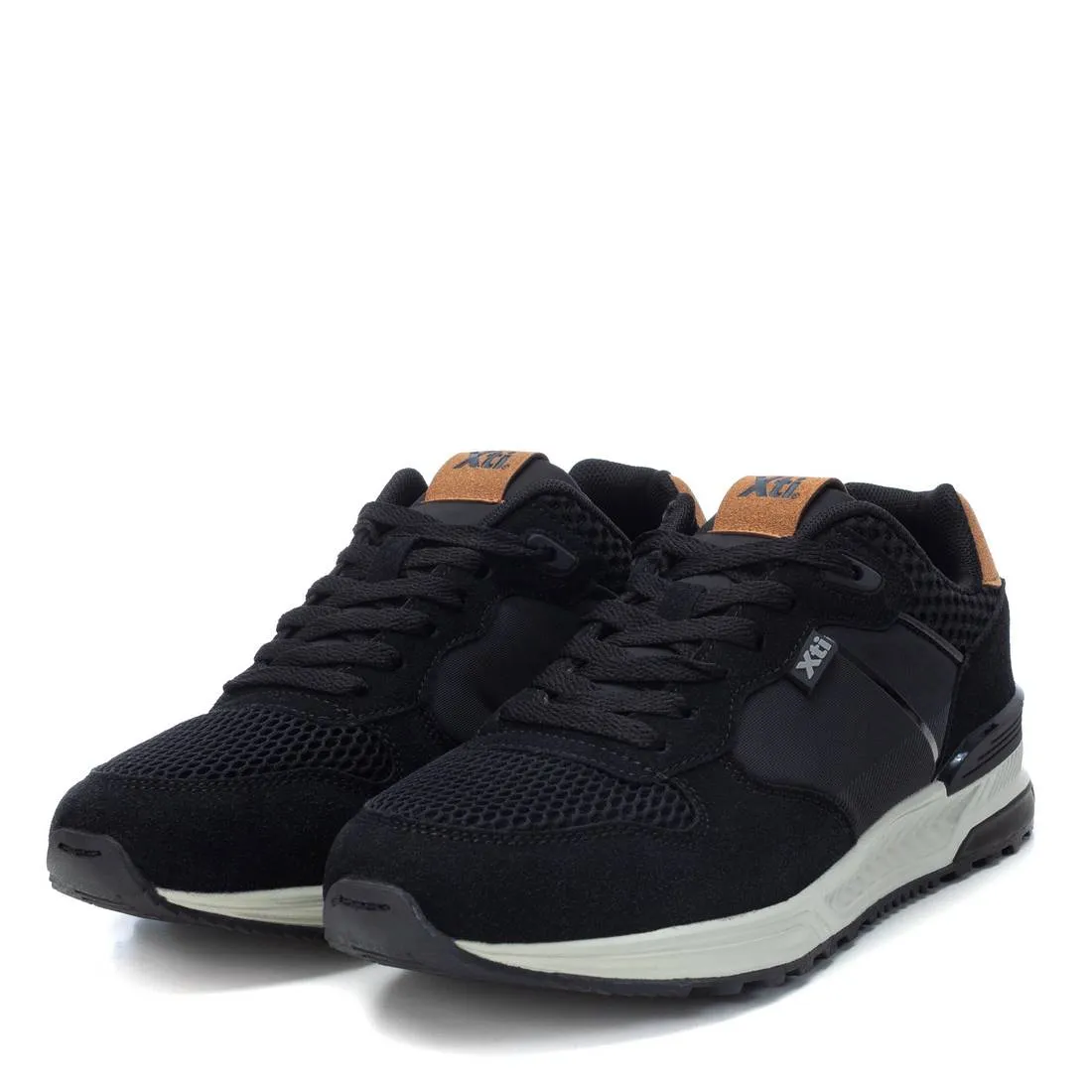 ZAPATILLA DE HOMBRE XTI 04424501