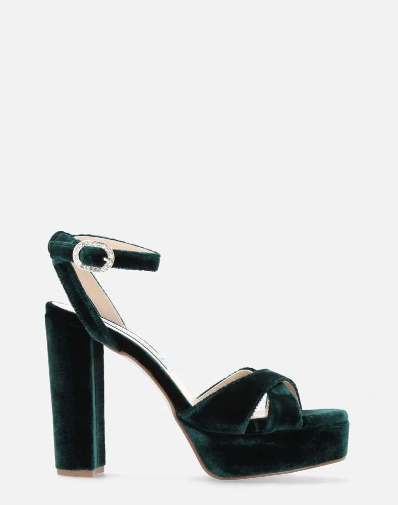 Zapatilla en terciopelo con pala cruzada para mujer