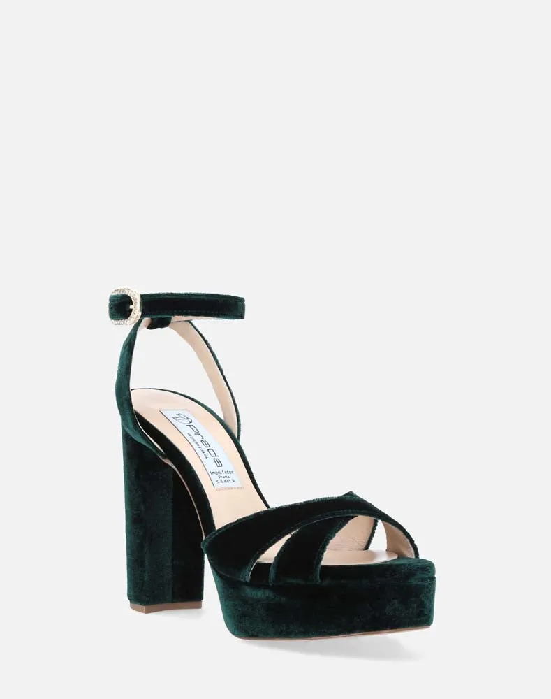 Zapatilla en terciopelo con pala cruzada para mujer