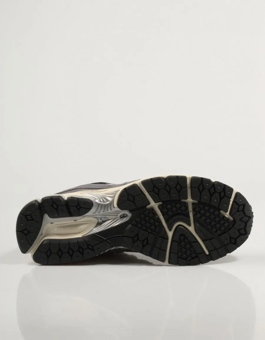  ZAPATILLAS NEW BALANCE M2002 RSHNAVY/BEIGE 83444