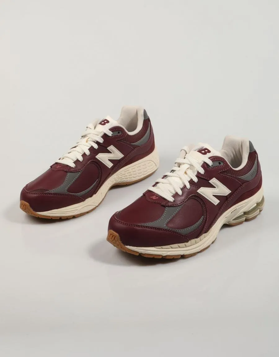  ZAPATILLAS NEW BALANCE M2002 RVHBURGUNDY 83448