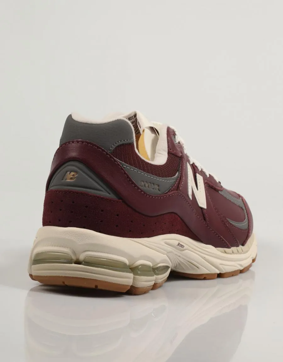  ZAPATILLAS NEW BALANCE M2002 RVHBURGUNDY 83448