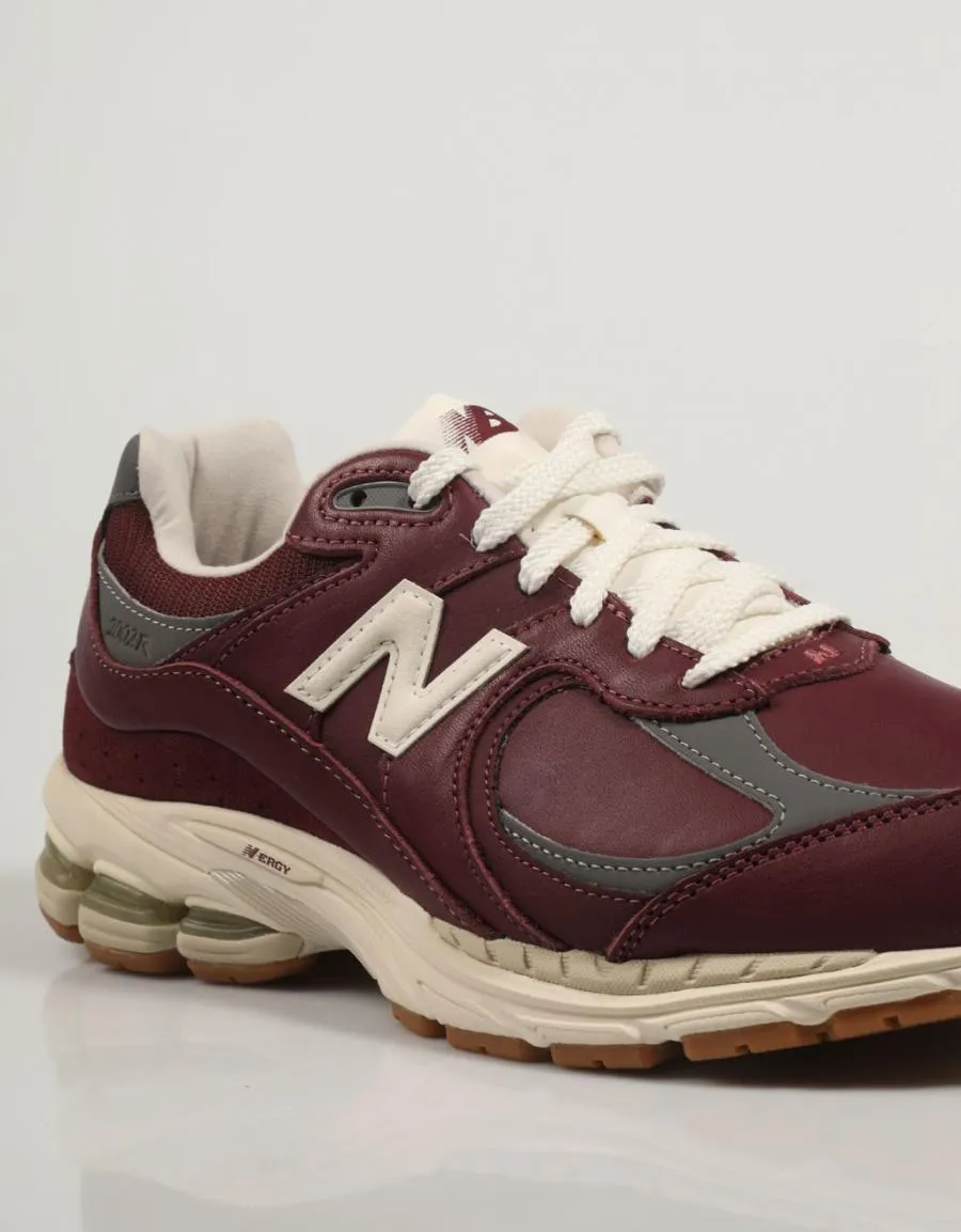  ZAPATILLAS NEW BALANCE M2002 RVHBURGUNDY 83448