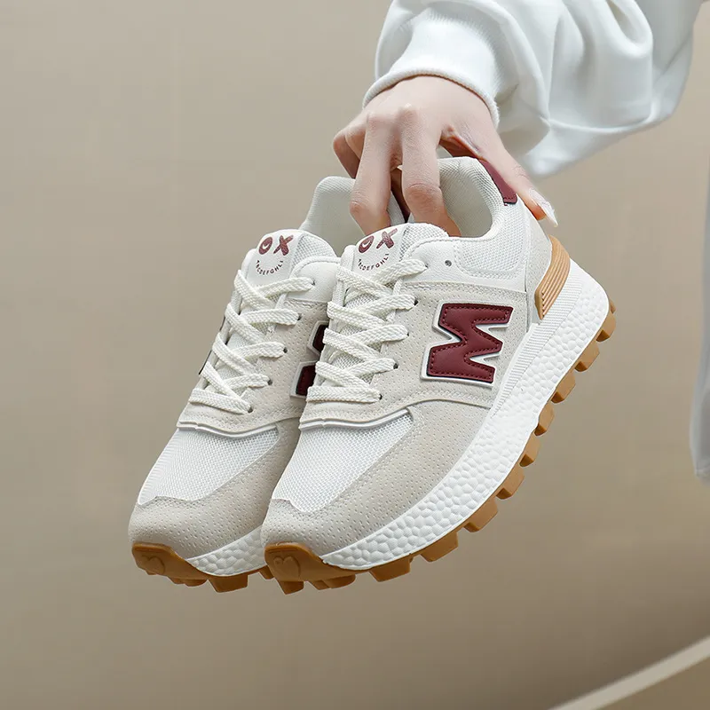 zapatos de diseñador de envío gratis para hombres zapatos zapatillas de zapatillas al aire libre deportes zapatos marrones grise